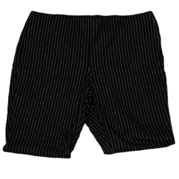 Chico’s Pull On Black Pin Stripe Pant Women’s Size 0.5P / 6P Slimming Stretch - Picture 2 of 6